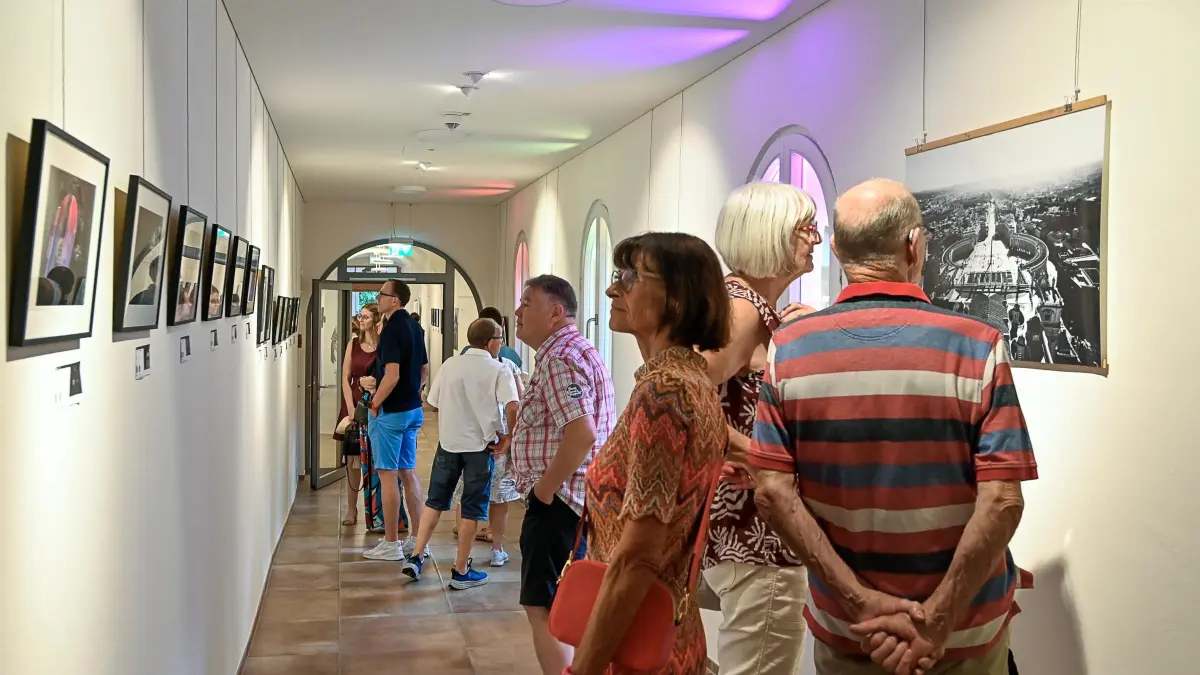 Die Ausstellung „Street and More“ im Kreuzgang des Seelbacher Rathauses zog zur Vernissage einige Besucher an.