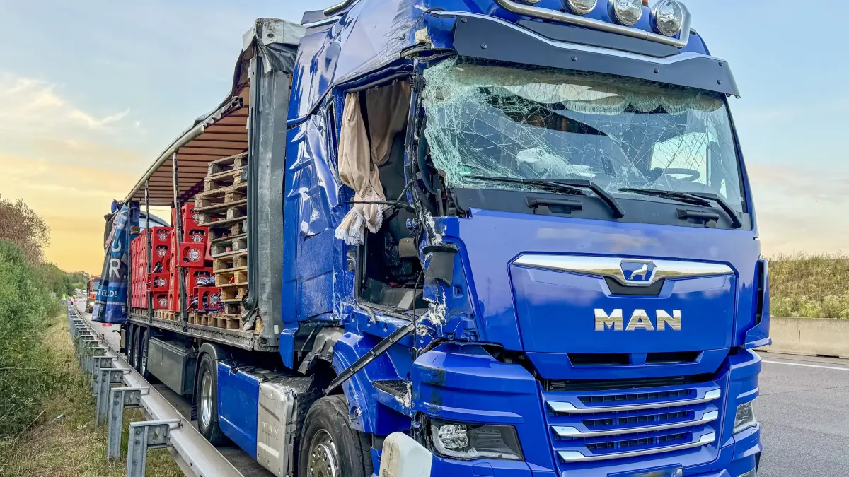Der beschädigte Getränketransporter