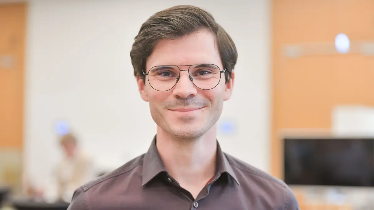 Umfrage, Wohin lenkt Ola Källenius Mercedes? : Stuttgart, Sparkassenakademie Stuttgart
Wege aus der Autokrise – Wohin lenkt Ola Källenius Mercedes?
„Treffpunkt Foyer“ und „StZ im Gespräch“
Umfrage: Im Bild: Kevin Kübler,