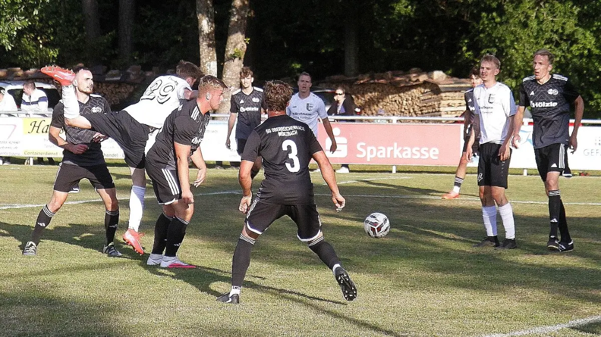 Die SG Oberreichenbach/Würzbach (schwarze Trikots) dominierte das Finale.