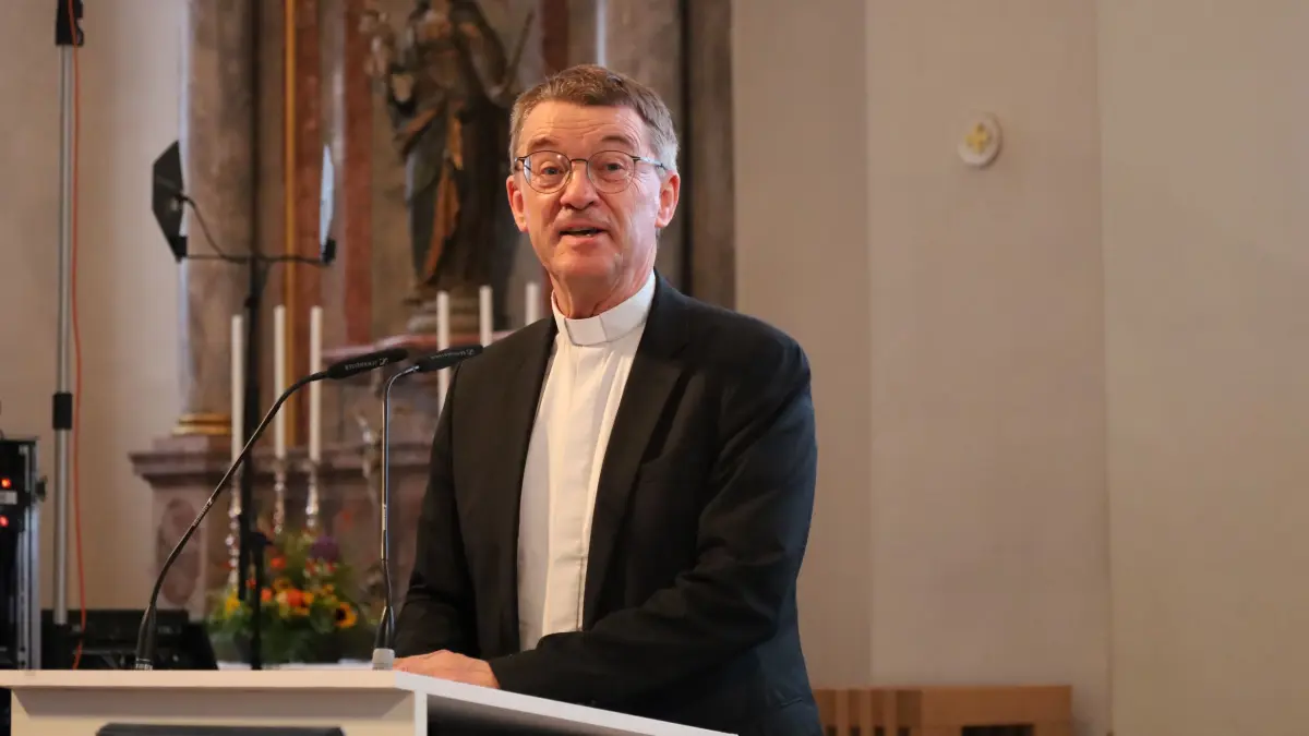 Bischof Klaus Krämer stellte sich im Rottenburger Dom Fragen zum Veränderungsprozess der Kirche.