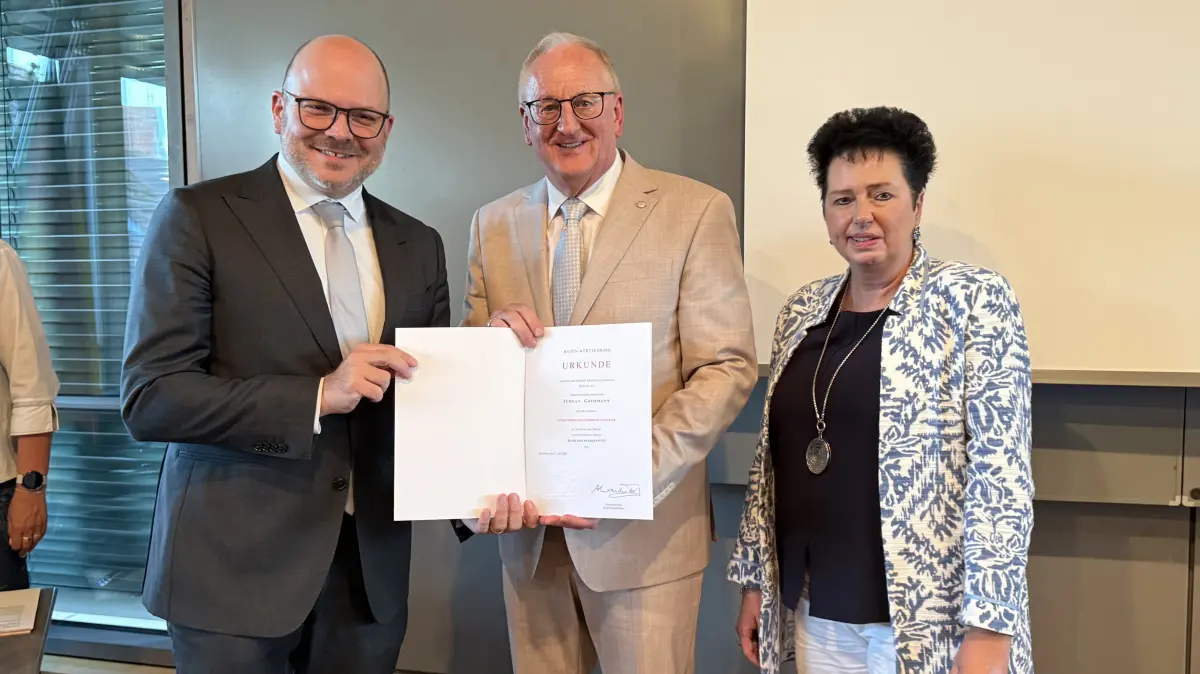 Dienstjubiläum in Nagold (von links): Alexander Föhr, OB Jürgen Großmann und seine Frau Simone.