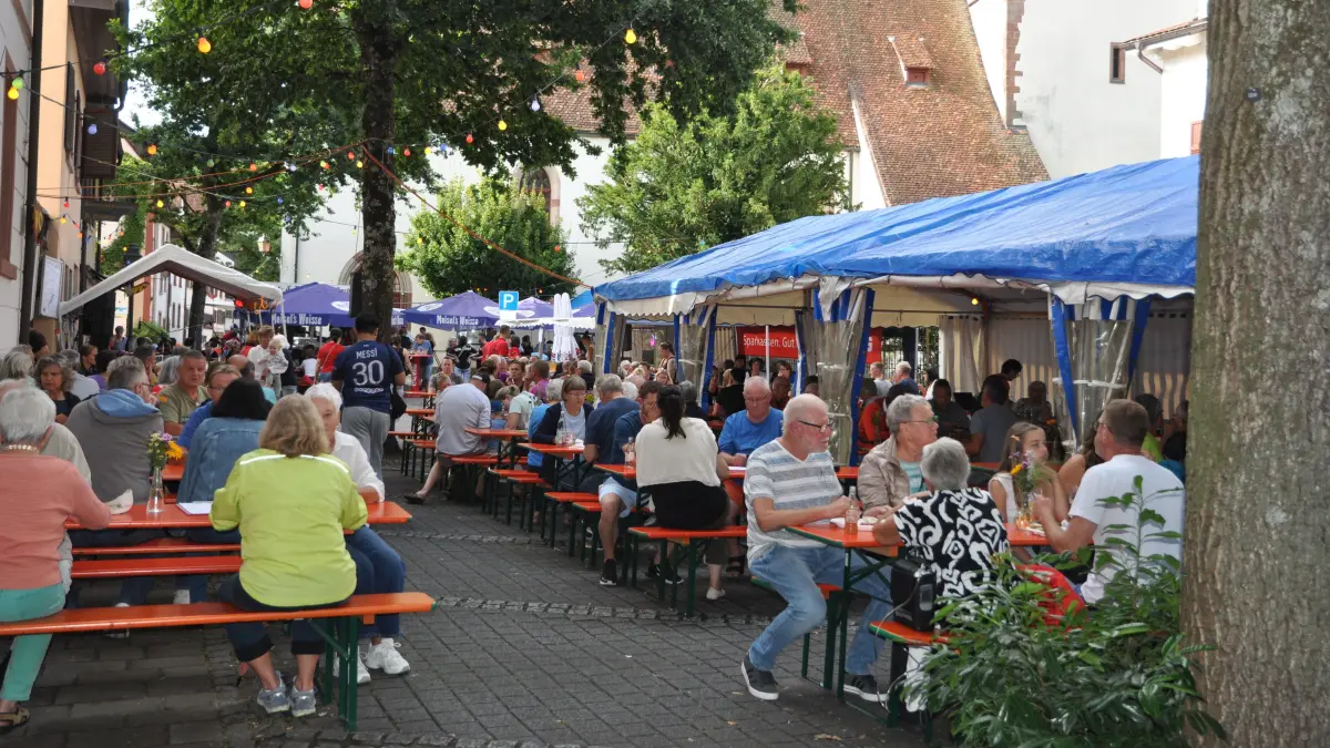 Das Rettichfest in der lauschigen Altstadt lockt alljährlich viele Besucher an.