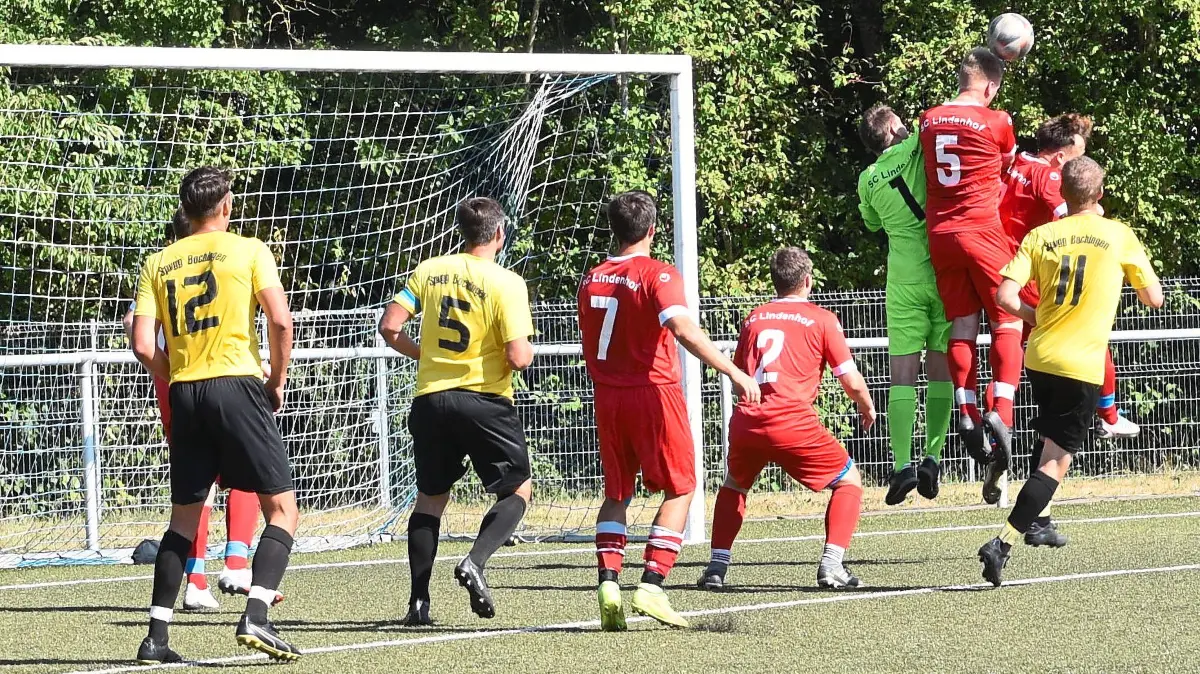 Szene im Finale um die Stadtmeisterschaft Oberndorf im Jahr 2022 zwischen der SpVgg Bochingen und dem SC Lindenhof.