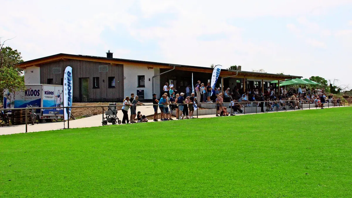 Zahlreiche Interessierte kamen am Sonntag und nutzen beim Ried-Cup die Gelegenheit, auch ins neue Vereinsheim zu schauen.