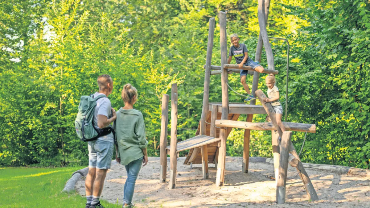 Immer schön: Ein Spielplatz an der Wanderstrecke.
