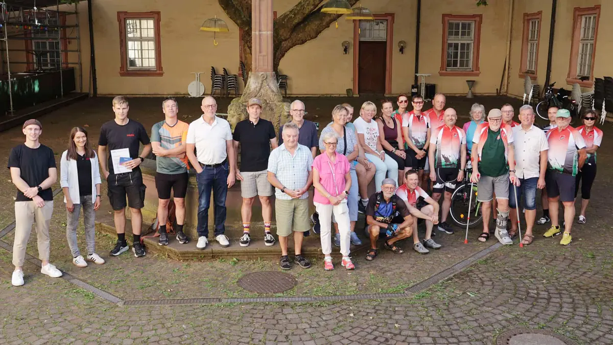 Strahlende Gesichter bei der Siegerehrung zum Stadtradeln 2026