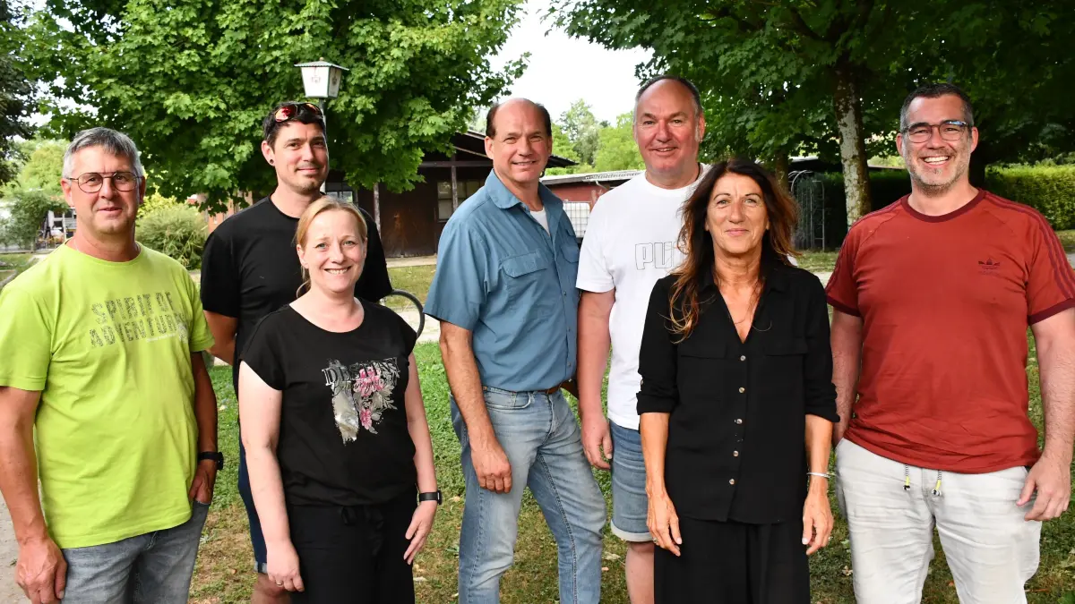 Die neu gewählte Vorstandschaft des Trottoirfestvereins Rheinfelden (v.l.): Jörg Käsinger (Beisitzer), Sebastian Schmidt (Beisitzer), Jessica Töpper (Schriftf.), Helmut Augsten (2.Vors.), Thomas Schmiederer (Vors.), Heike Treichel (Kassiererin) und Dirk Friedmann ( 2. Kassierer). Es fehlen die Beisitzer Andy Manske, Nico Reif und Stefan Bozic.