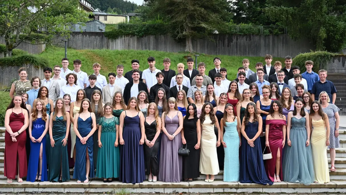 Die stolzen 76 Abschlussschüler der Realschule Baiersbronn