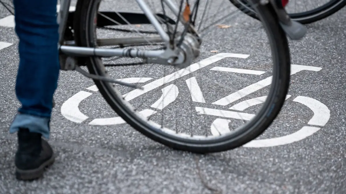 Eine Radfajhrerin stürzte in Kandern und zog sich Verletzungen zu. (Symbolbild)