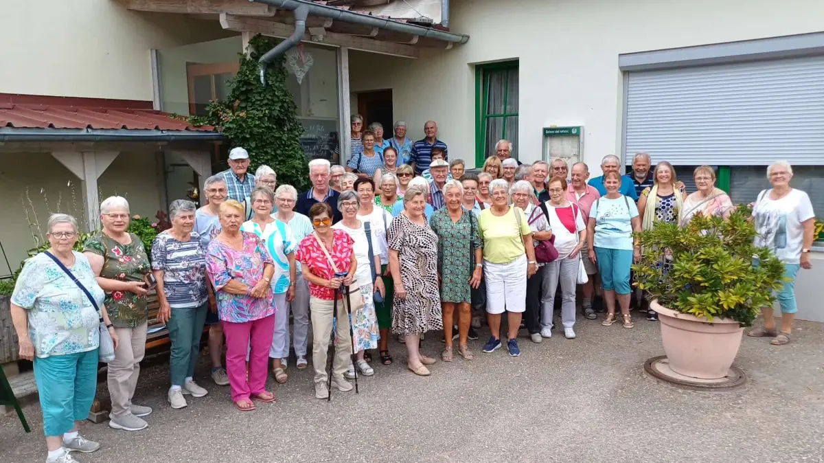 Die fröhliche Seniorengruppe