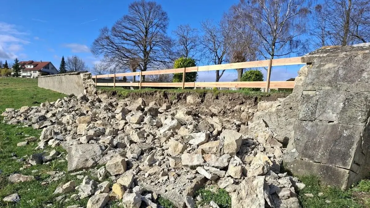 Teile der Friedhofsmauer in Blansingen stehen unter Denkmalschutz, deshalb ist es bis zu ihrem Wiederaufbau ein längerer Prozess.