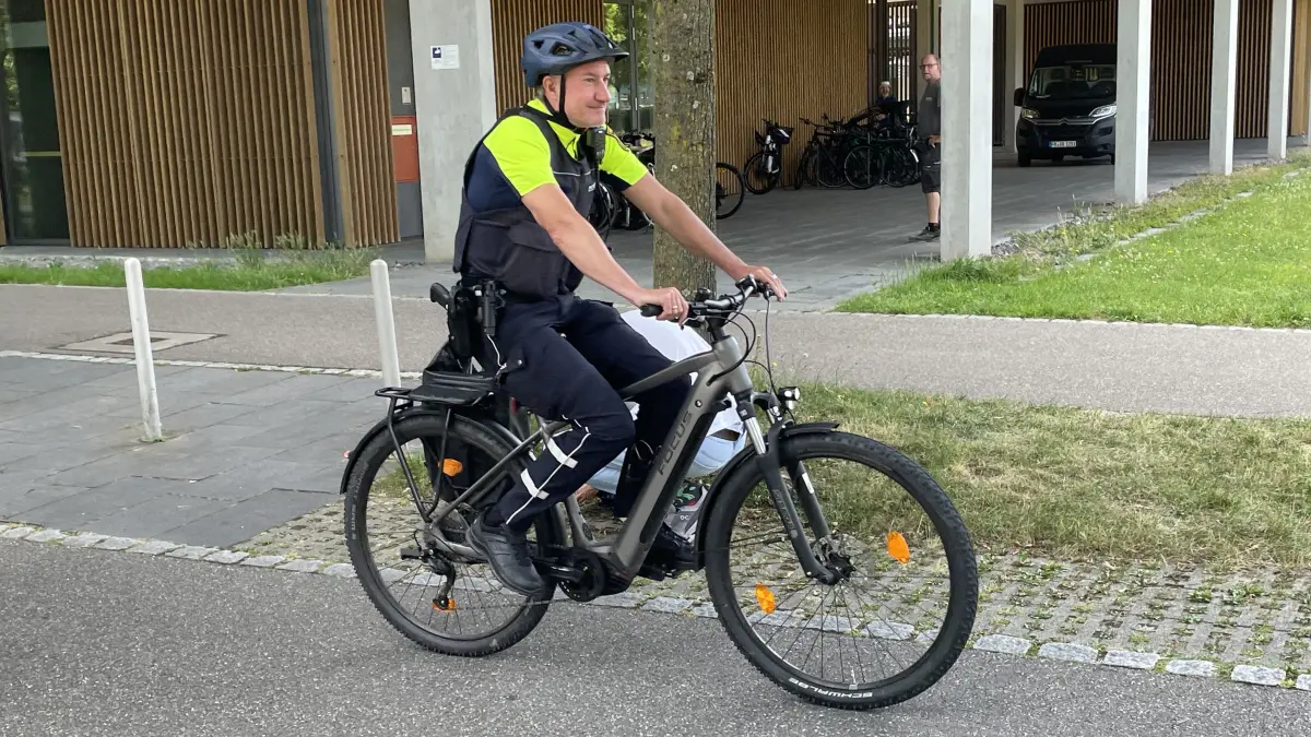 Die Fahrradstaffel hat in Freiburg einen flüchtigen Einbrecher festgenommen. (Symbolfoto)