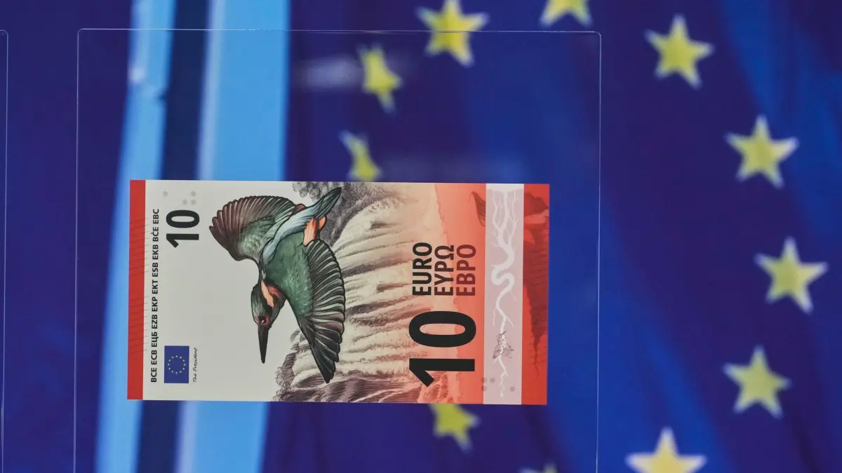 Vorstellung der Entwürfe für die Euro-Banknoten: 23.07.2026, Frankfurt: Das vorgeschlagene neue Design der 10-Euro-Banknote ist bei der Veranstaltung zur Vorstellung der Entwürfe für die Euro-Banknoten zu sehen. Foto: Michael Probst/AP/dpa - ACHTUNG: Nur zur redaktionellen Verwendung und nur mit vollständiger Nennung des vorstehenden Credits +++ dpa-Bildfunk +++