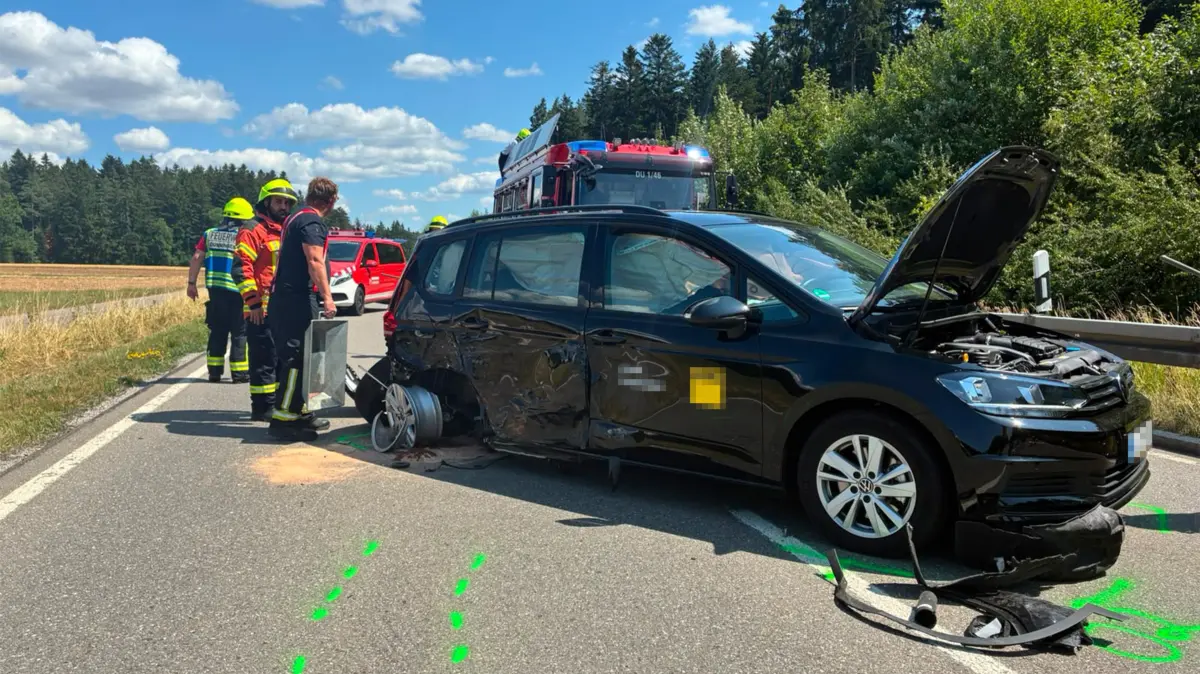 Ein Unfall hat sich auf der B42 ereignet.