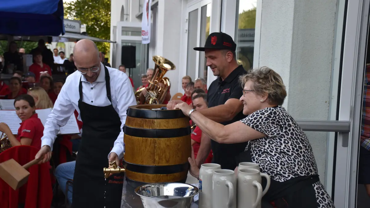Immer wieder wird die Eschachhalle aus wirtschaftlichen Gründen auch an auswärtige Nutzer vermietet. Unser Bild vom zurückliegenden Eschach-Festival zeigt, dass es auch gesittet und problemlos geht.