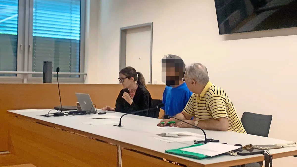 Der Angeklagte muss sich wegen Mordes vor dem Landgericht Freiburg verantworten.