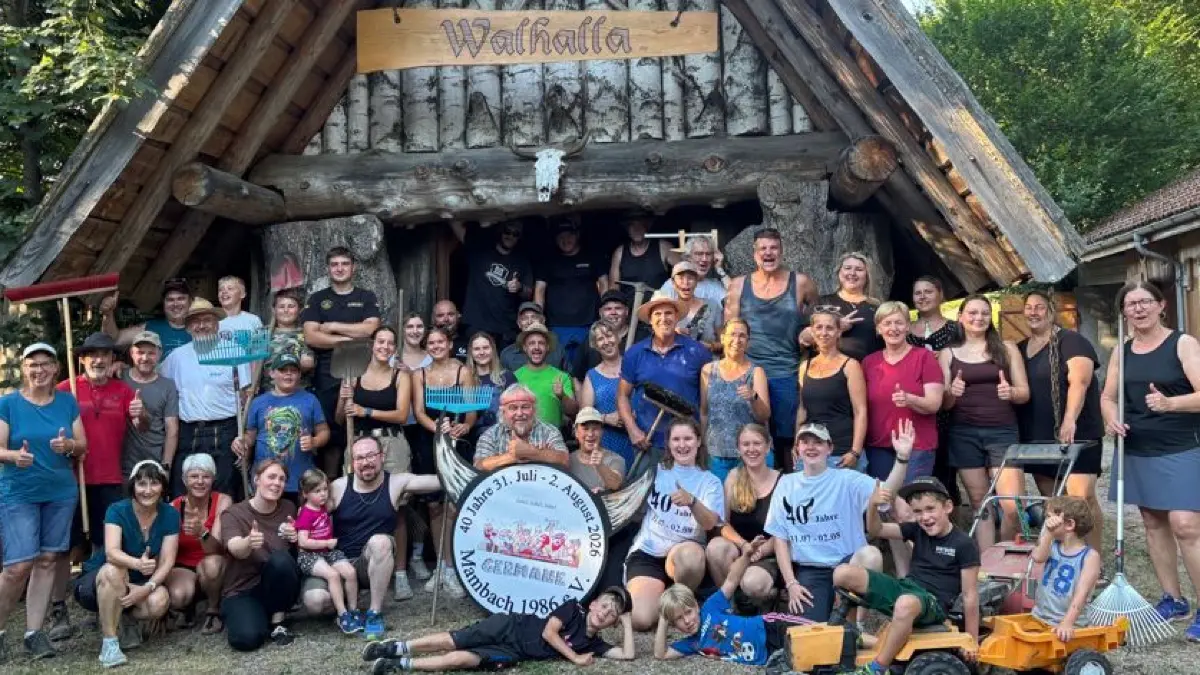 Die Germane Mambach beim Aufbau des diesjährigen Festes.