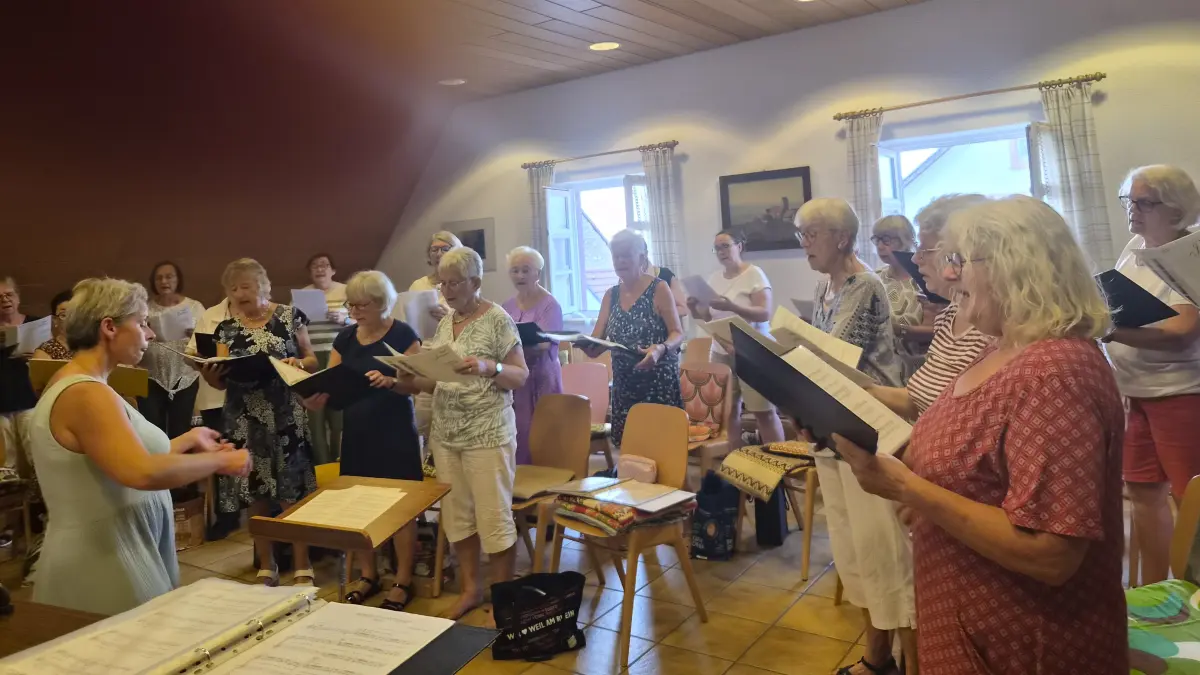 Der Singkreis Ötlingen lädt zu seinem Jahreskonzert „Berührende Klänge“ in die St.-Gallus-Kirche ein.