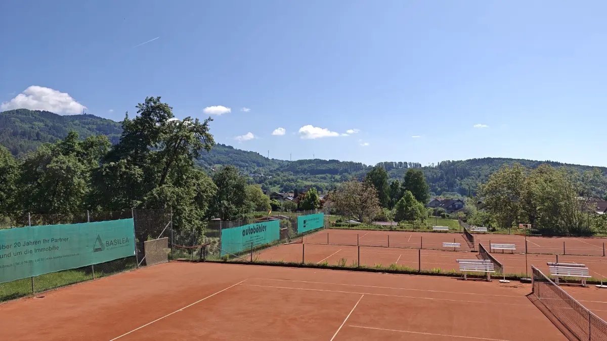 Mehrere Mannschaften spielen in Hausen Tennis im Ligabetrieb. Der Verein ist im Aufschwung.
