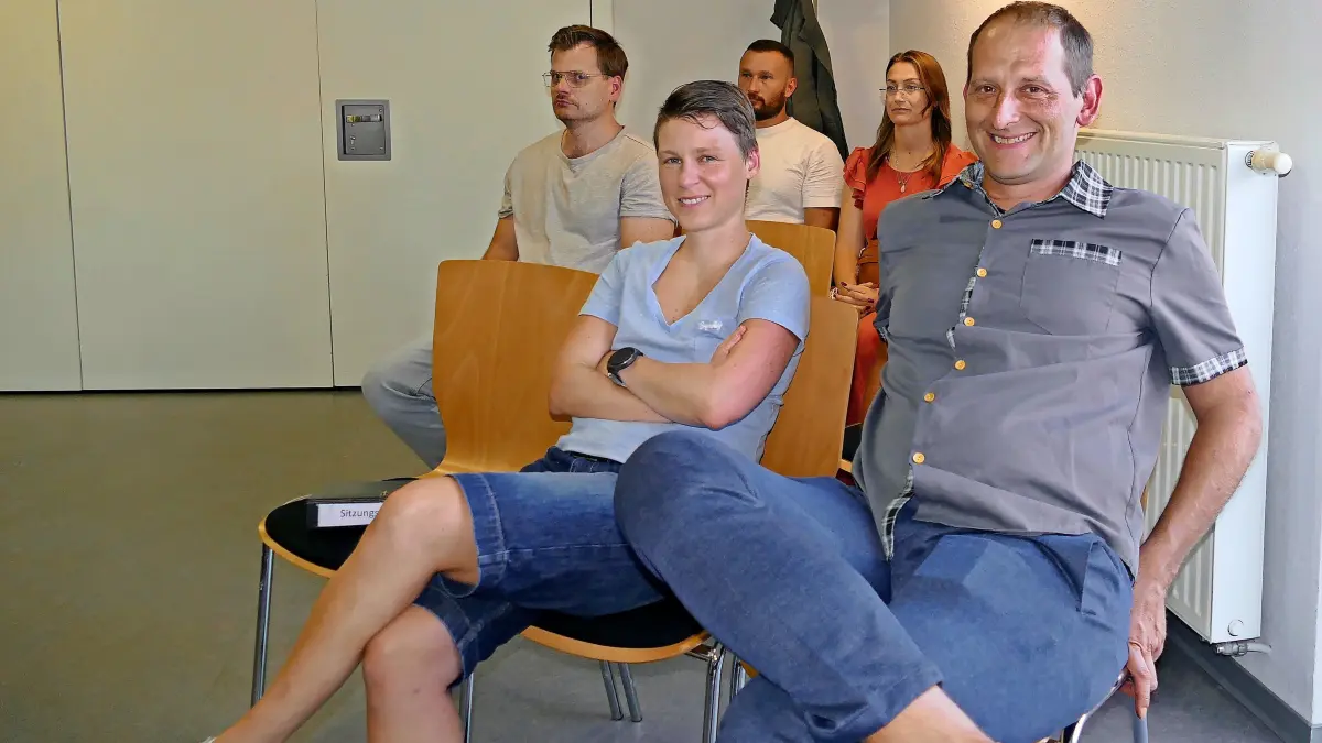 Die Elternbeiratsvorsitzenden des Familienzentrums, Ann-Christin Mainz (links) und Mathias Dänel sind zufrieden mit dem Vorschlag des Gemeinderats, frühzeitig vor den nächsten Gebührenerhöhungen mit den Elternbeiräten über mögliche Einsparmaßnahmen zu diskutieren.