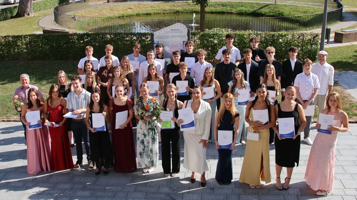 Absolventinnen und Absolventen der Zinzendorf-Realschulen haben ihre Mittlere Reife bestanden.