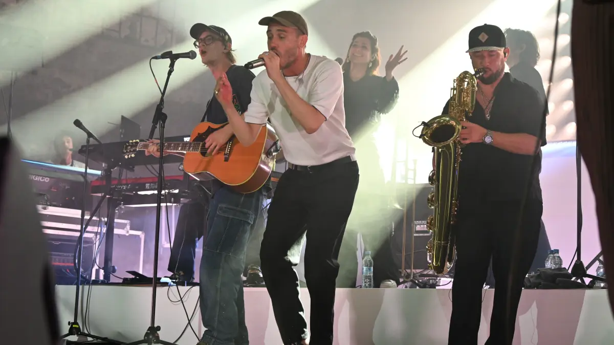 Was für ein Abend: Clueso und Band begeistern die Menge am Freitagabend im ausverkauften Kraftwerk.