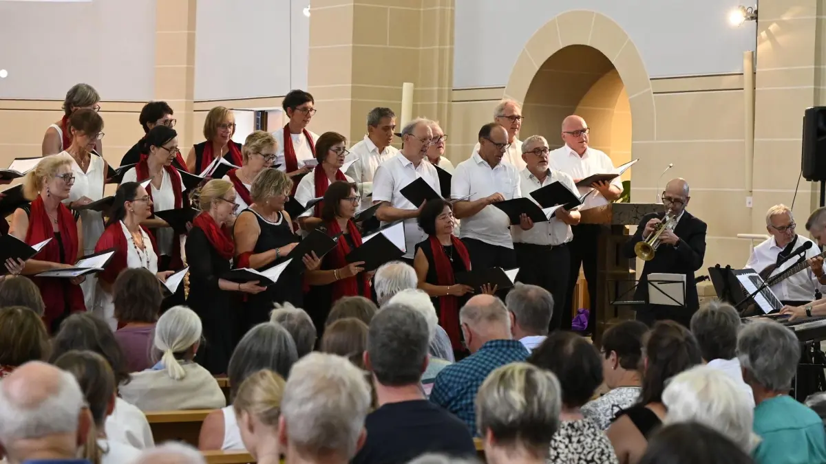 Der Chor Canto Allegro begeisterte die Zuhörer in der voll besetzten Bonifatiuskirche. Der Konzertabend bildete zugleich den Abschied von Kantor Andreas Mölder, der nach Freiburg wechselt. Die Besucher verabschiedeten ihn mit stehenden Ovationen.
