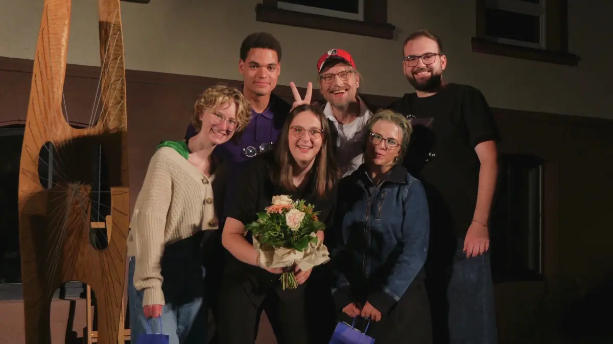 Die fünf Poetry Slammer am Ende des Abends: (v.l.) Yasmin Hettich, Robert Hanewald, Jenny Beilharz, Björn Kaltenbach, River Seitz, Karl Kaspar