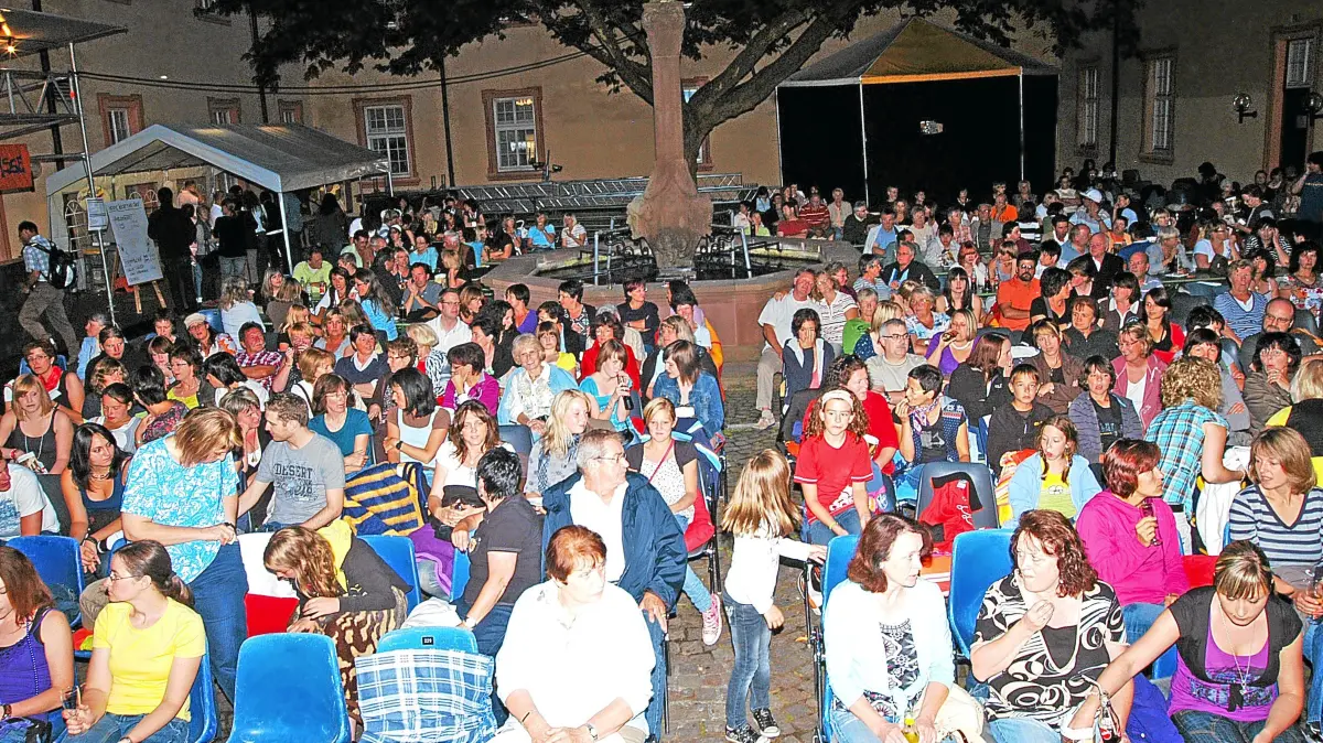 Kino unter dem Sternenhimmel genießen beim Sommernachtskino.