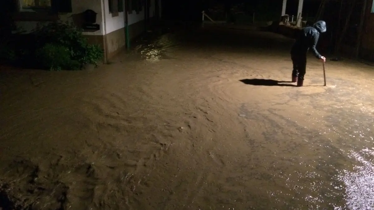 So hoch stand vor Jahren das Regenwasser im Ortskern.