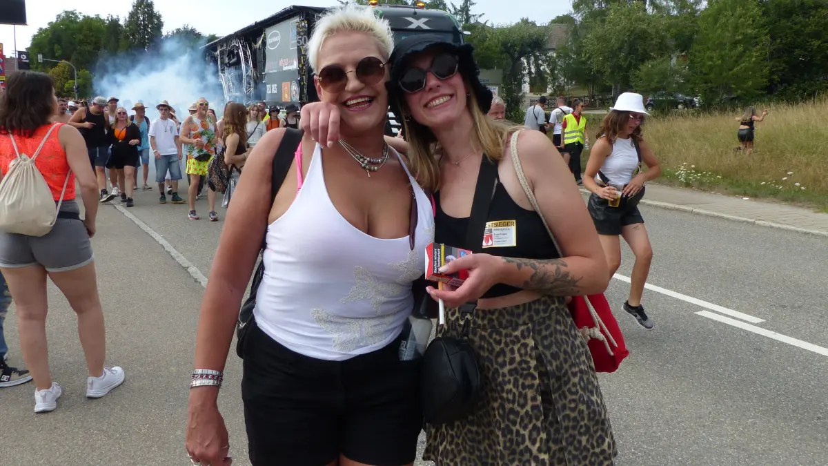 Tausende Besucher feiern die 25. Beatparade in Empfingen.