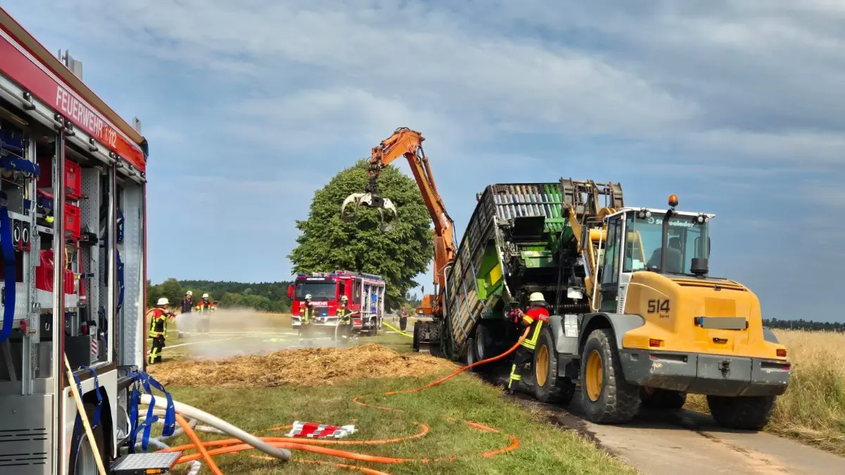 Traktorbrand und Flächenbrand Aichhalden