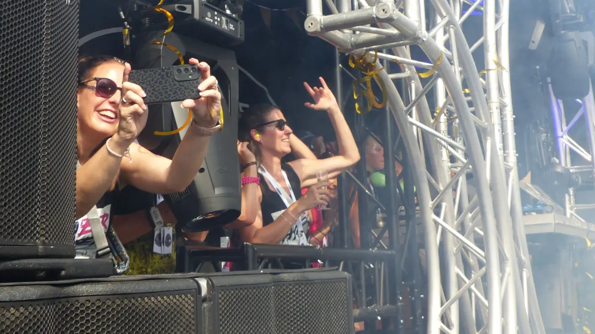 Tausende Besucher feiern die 25. Beatparade in Empfingen.