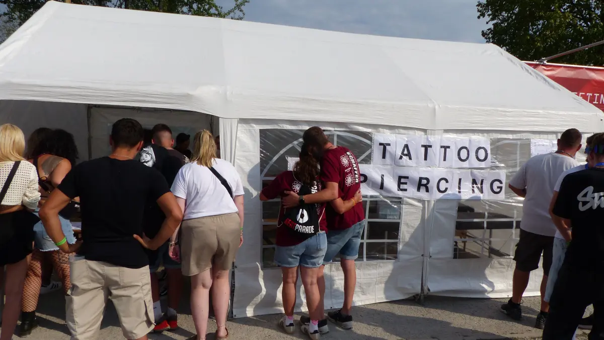 Tausende Besucher feiern die 25. Beatparade in Empfingen.