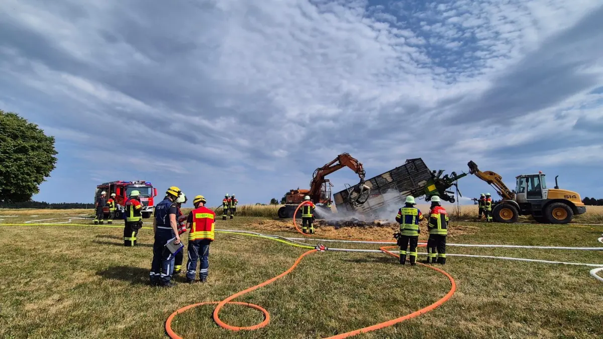 Traktorbrand und Flächenbrand Aichhalden
