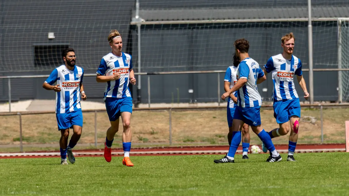 Stadtmeisterschaften Albstadt, FC Onstmettingen vs FC Albstadt II, Fussball, 25.07.2026: Der FCA freut sich nach der 1:0 Führung
Stadtmeisterschaften Albstadt, FV RW Ebingen vs FC Albstadt II, Fussball, 25.07.2026
Foto: Eibner-Pressefoto/Eky Eibner
Stadtmeisterschaften Albstadt, FC Onstmettingen vs FC Albstadt II, Fussball, 25.07.2026
Foto: Eibner-Pressefoto/Eky Eibner
