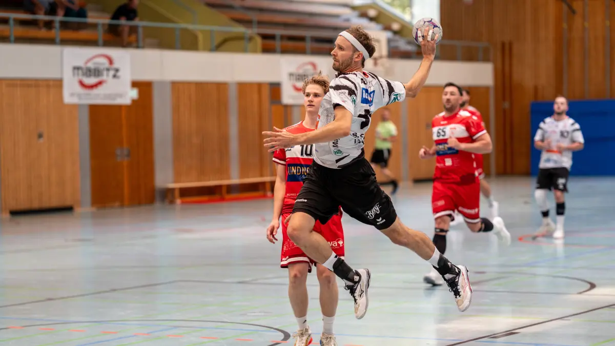 Mabitz Cup - Albstadt vs TG Schömberg, Handball, 25.07.2026: Simon Flügel (HSG) am Wurf
Mabitz Cup – Albstadt vs TG Schömberg, Handball, 25.07.2026