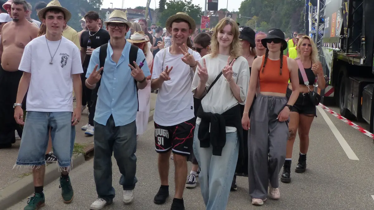 Tausende Besucher feiern die 25. Beatparade in Empfingen.