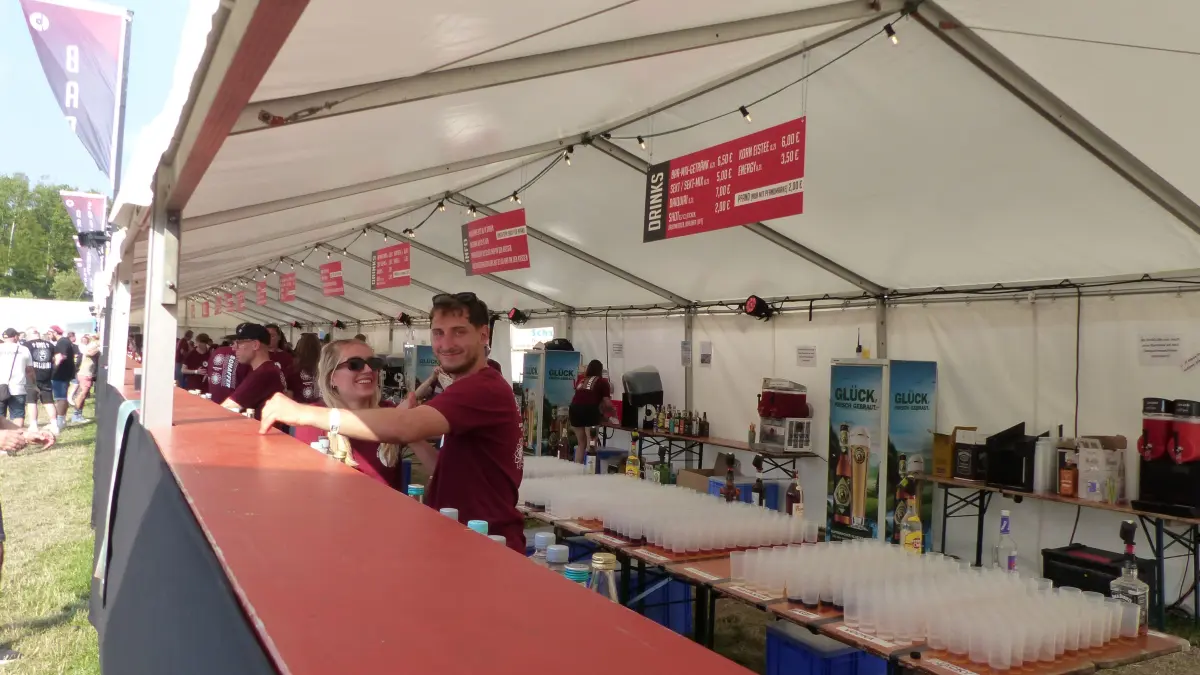 Tausende Besucher feiern die 25. Beatparade in Empfingen.