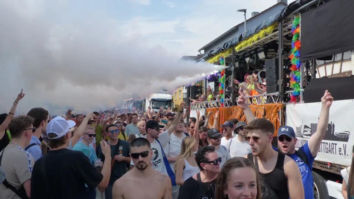 Tausende Besucher feiern die 25. Beatparade in Empfingen.
