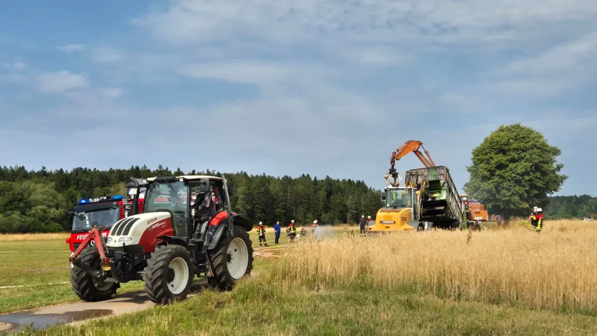 Traktorbrand und Flächenbrand Aichhalden