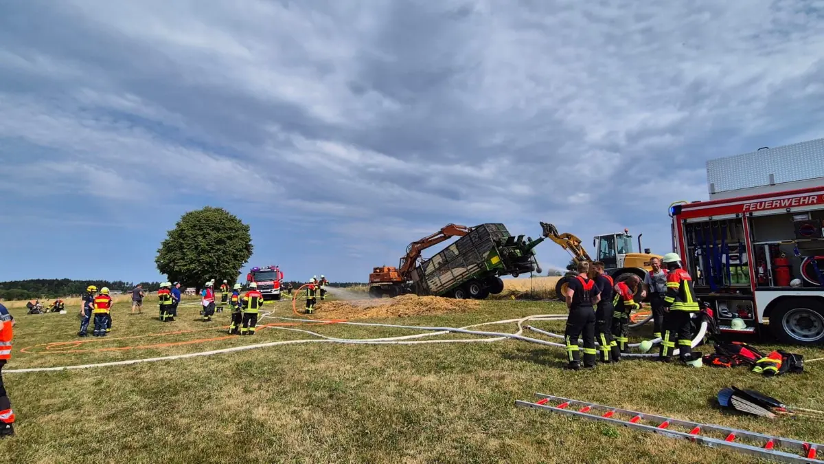 Traktorbrand und Flächenbrand Aichhalden