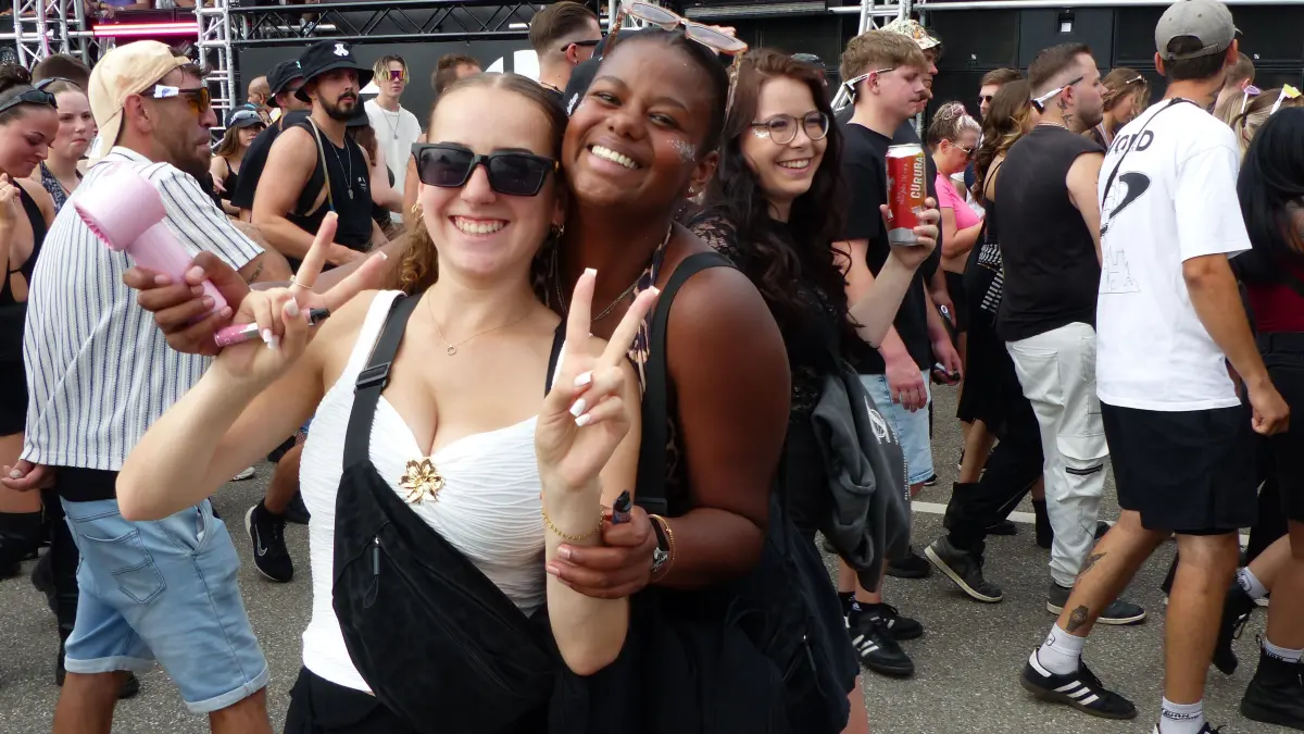 Tausende Besucher feiern die 25. Beatparade in Empfingen.