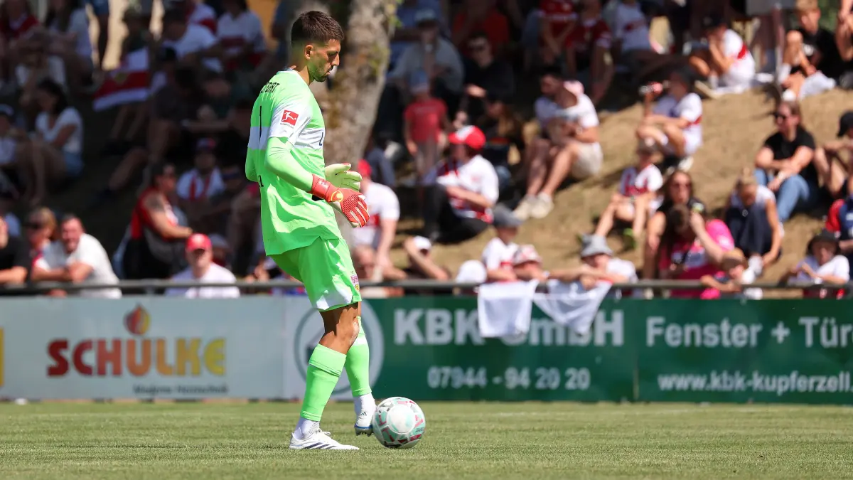 BAU // 25.07.2026, Deutschland, Hollenbach, Fußball Bundesliga, Saison 2026/2027, Testspiel, Freundschaftsspiel,
?JAKO-Testspiel?, FSV Hollenbach vs. VfB Stuttgart, Fabian Bredlow (VfB)