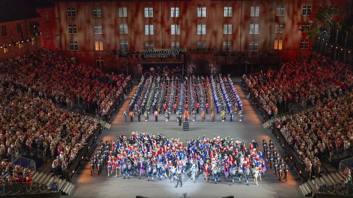 Das Basel Tattoo präsentierte zum 20-jährigen Bestehen eine Jubiläumsshow mit zahlreichen Höhepunkten.