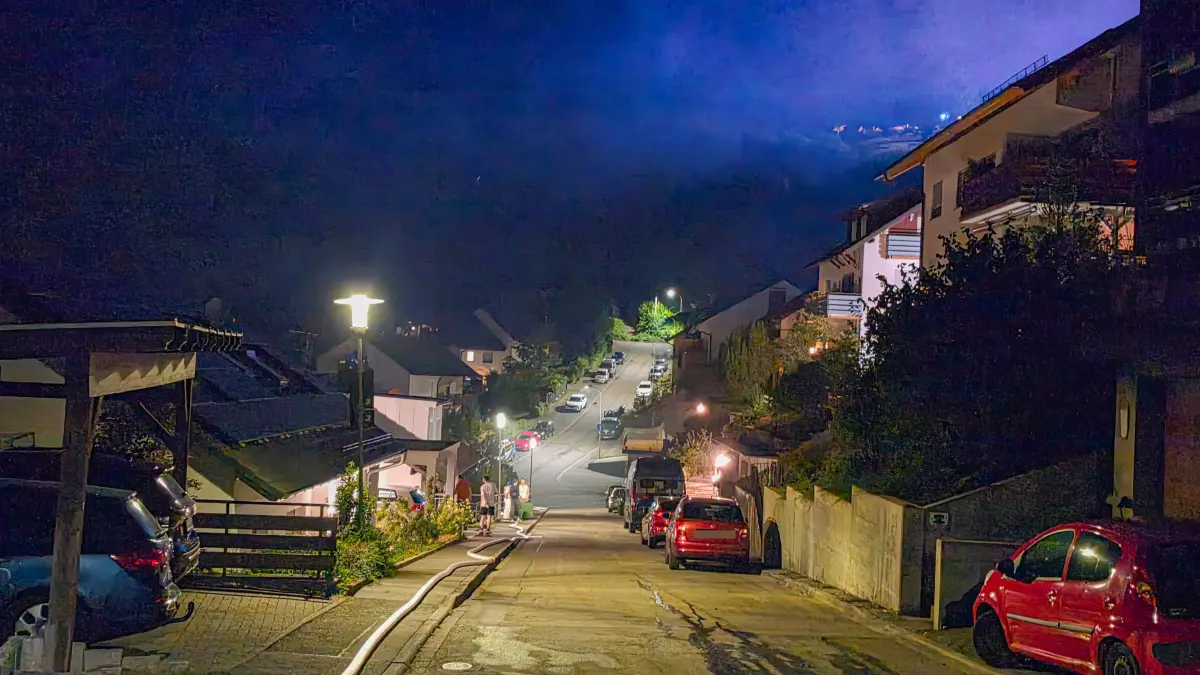 Waldbrand in Oppenau. Ein Waldgebiet von rund 3.000 Quadratmetern steht in Flammen.