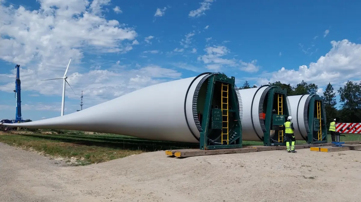 Einige Rotorblätter der Windräder in Hüfingen sind schon da. Bis zur finalen Inbetriebnahme dauert es aber noch eine Weile.
