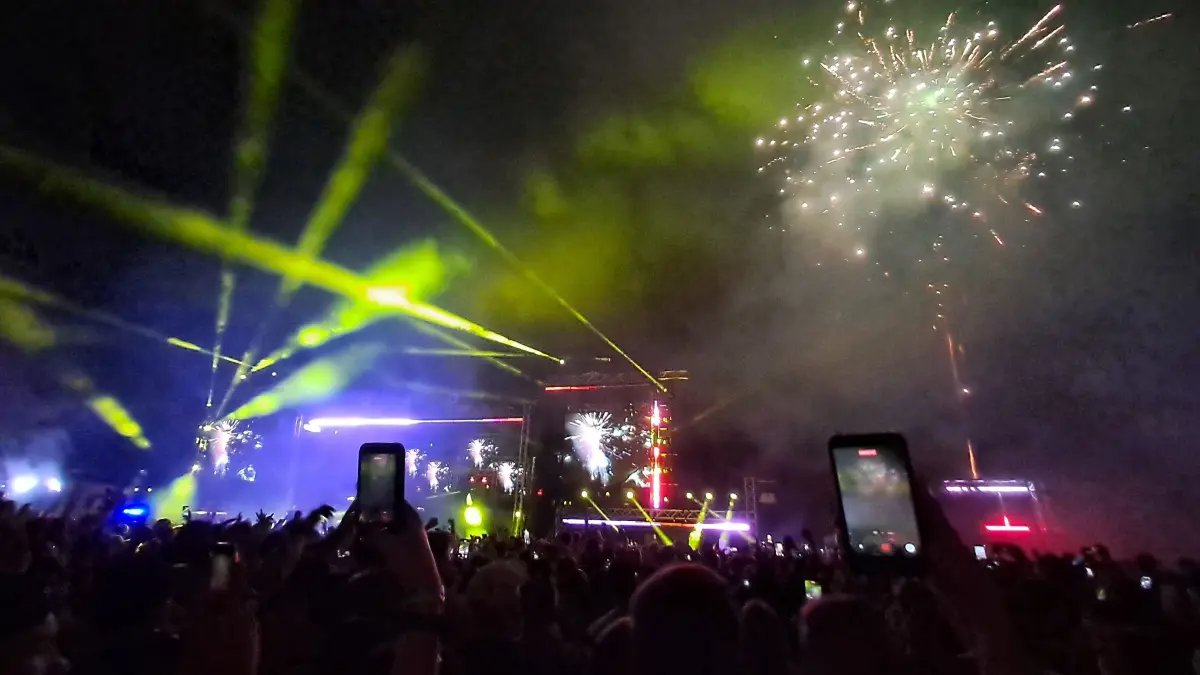 Eine riesige Party inklusive Lasershow und Feuerwerk steigt abends auf dem Festplatz in Empfingen.
