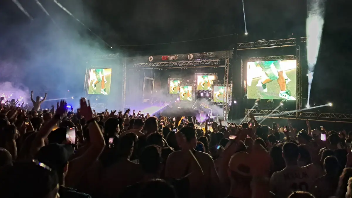 Eine riesige Party inklusive Lasershow und Feuerwerk steigt abends auf dem Festplatz in Empfingen.